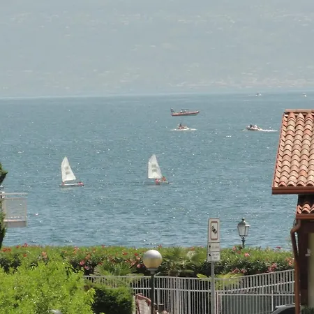 Donne Del Ele Apartment